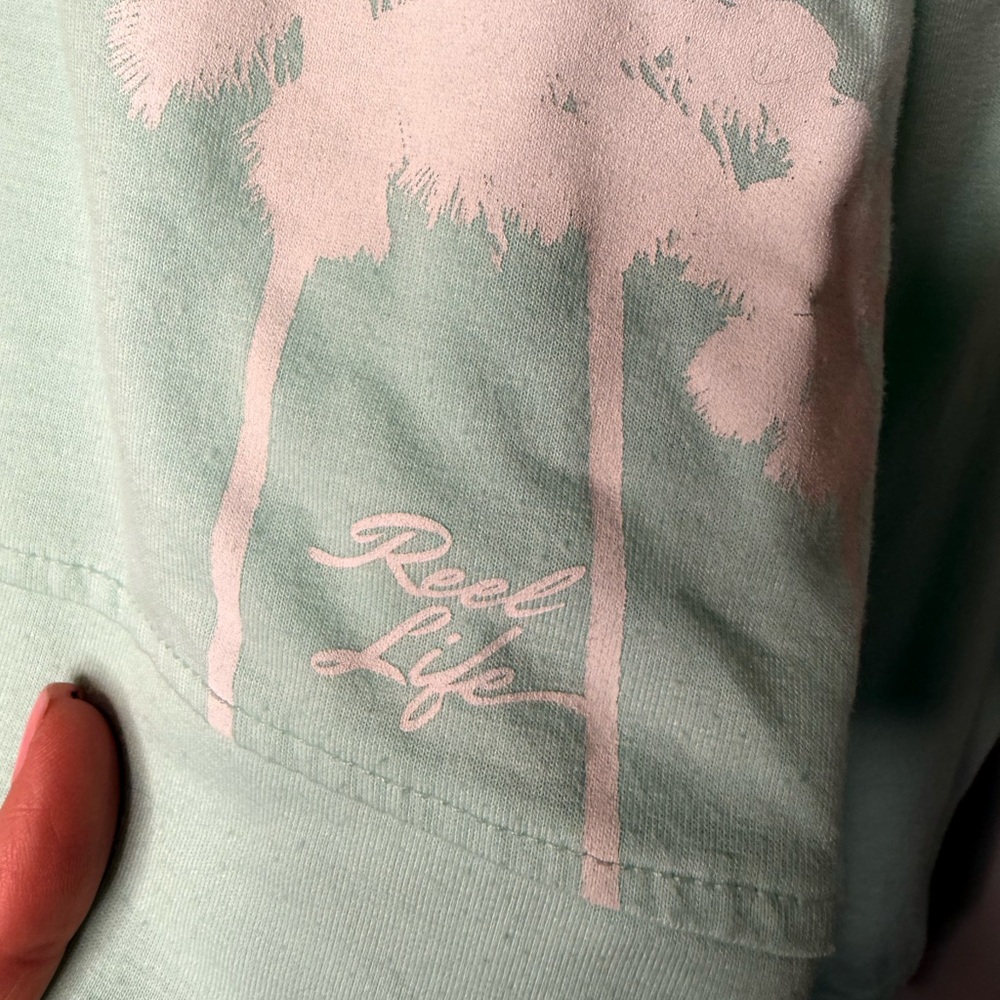 Green Cropped Hoodie with Long Sleeves and Relaxed Fit - Picture 4 of 5